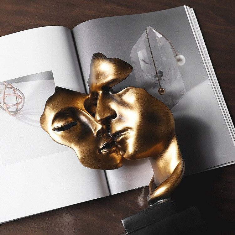 Escultura "O Beijo de Ouro" - Tazzi
